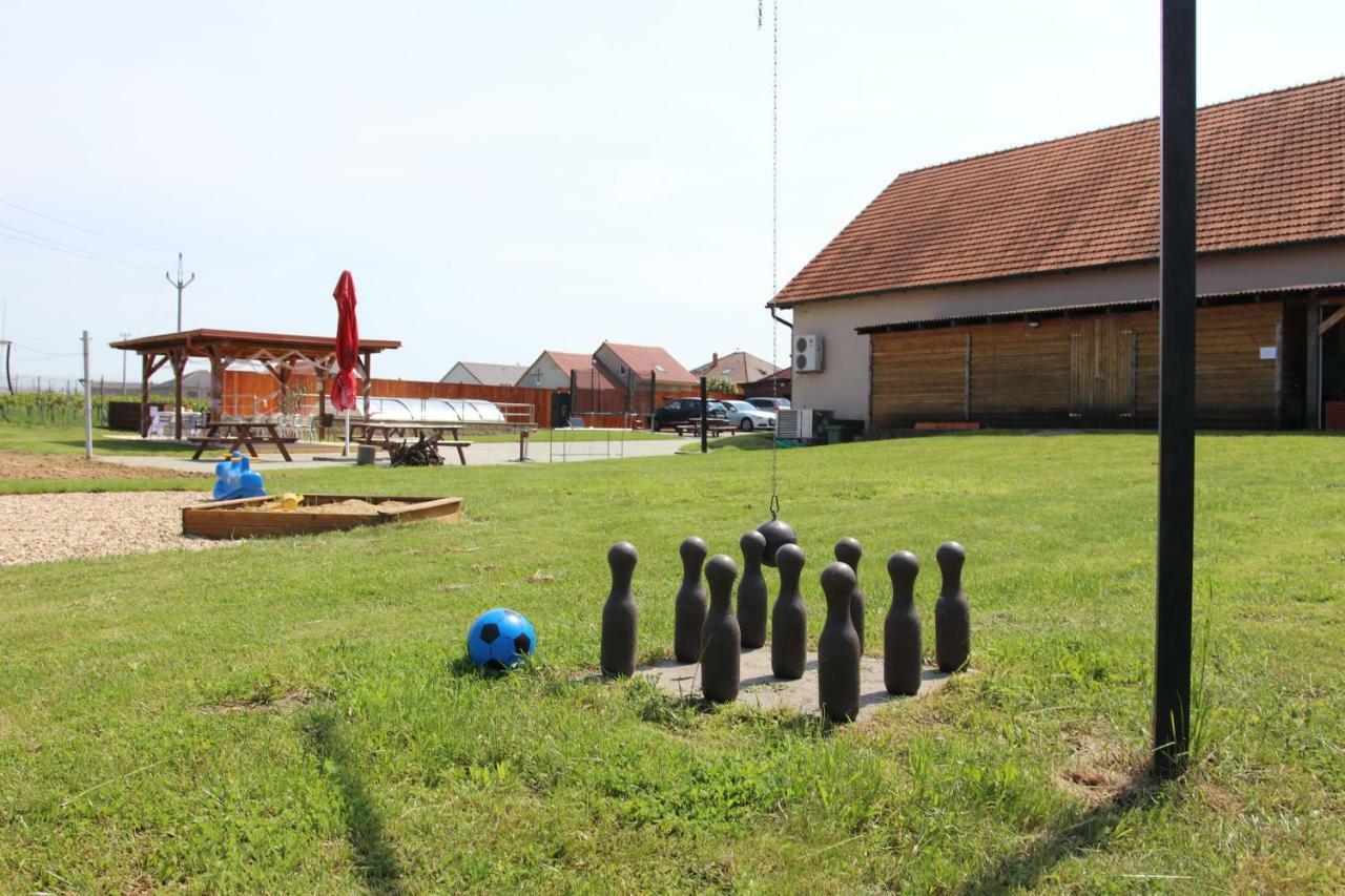 Penzion Kosik Tvrdonice Dış mekan fotoğraf